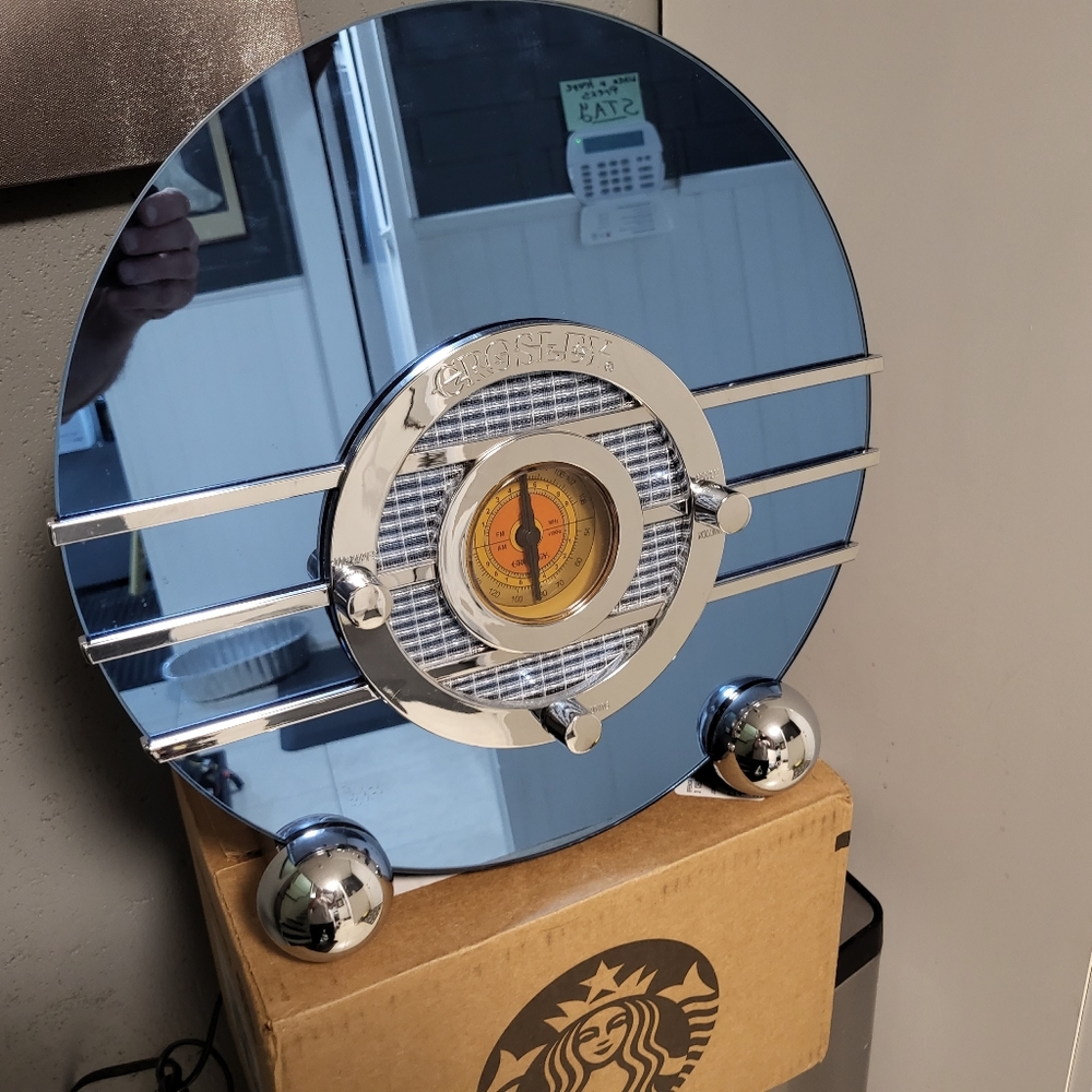 Bluebird Art Deco Radio/new w/o box Vintage. CR37